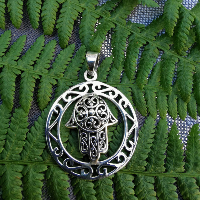 Silber-Anhänger Hand der Fatima im verzierten Kreis