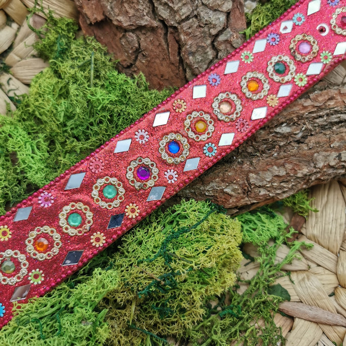 Räucherstäbchenhalter aus Holz "rot - verziert"