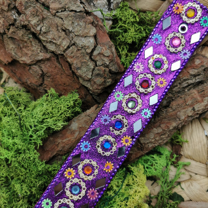 Räucherstäbchenhalter aus Holz "violett - verziert"